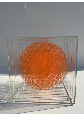 Monyalos orange sculpture en verre de Sébastien Crêteur